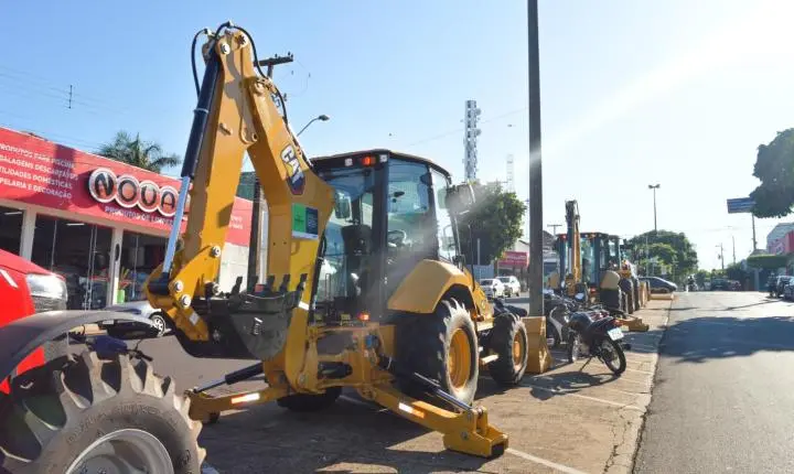 Prefeito e vereadores destacam investimentos e entregam novos equipamentos em Iporã durante evento na Avenida Castelo Branco