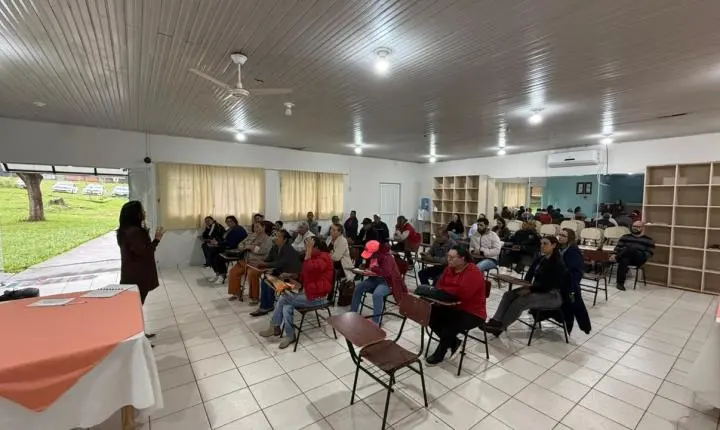 Prefeitura homenageia garis com encontro especial e entrega de kits em celebração ao Dia do Gari