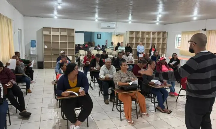 Prefeitura homenageia garis com encontro especial e entrega de kits em celebração ao Dia do Gari
