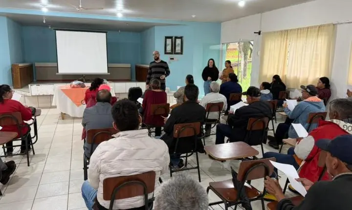 Prefeitura homenageia garis com encontro especial e entrega de kits em celebração ao Dia do Gari