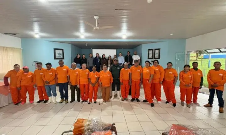 Prefeitura homenageia garis com encontro especial e entrega de kits em celebração ao Dia do Gari