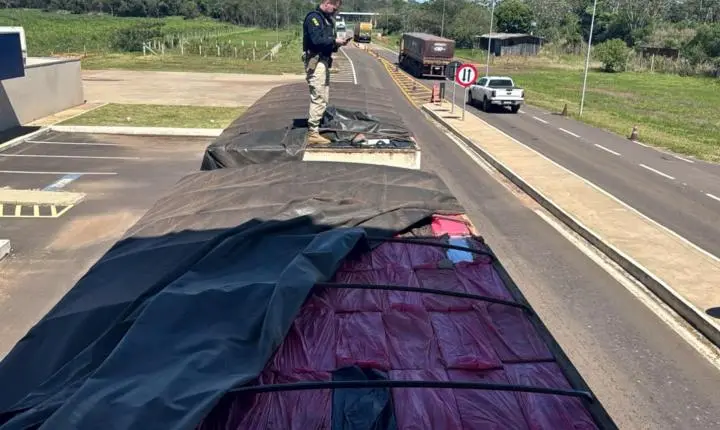 PRF apreende carreta com 600 mil maços de cigarros contrabandeados em Alto Paraíso