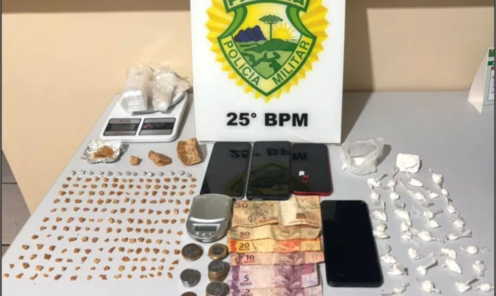 ROCAM apreende crack, cocaína e materiais do tráfico em casa abandonada em Iporã