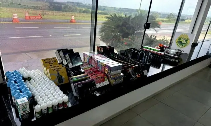 ROTAM apreende 470 cigarros eletrônicos e essências para vape na PR-323, em Perobal