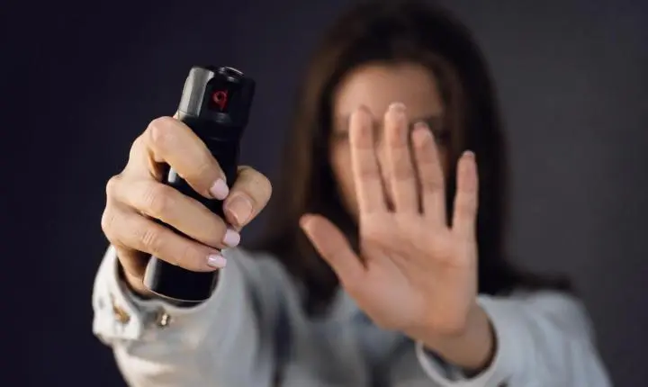Senado aprova projeto que libera spray de defesa pessoal para mulheres; medida aguarda sanção presidencial
