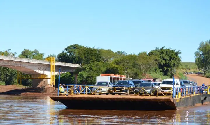 Travessia nas balsas do Rio Piquiri é retomada parcialmente para carros e motocicletas